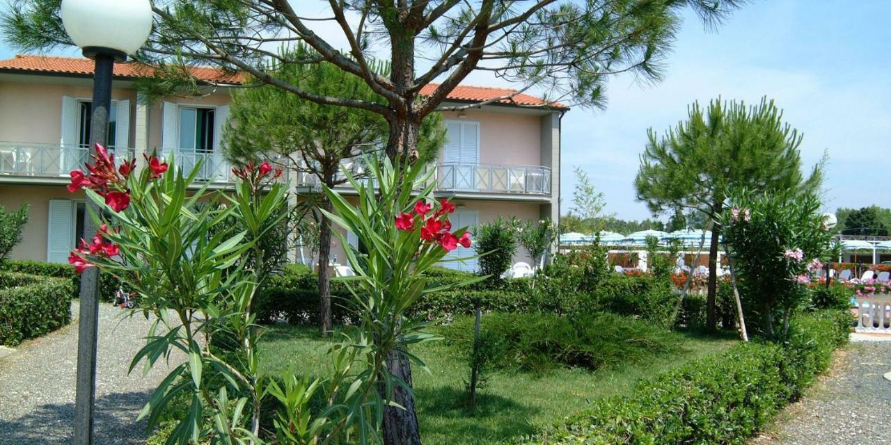 ואדה Oleandri Suite Hotel מראה חיצוני תמונה