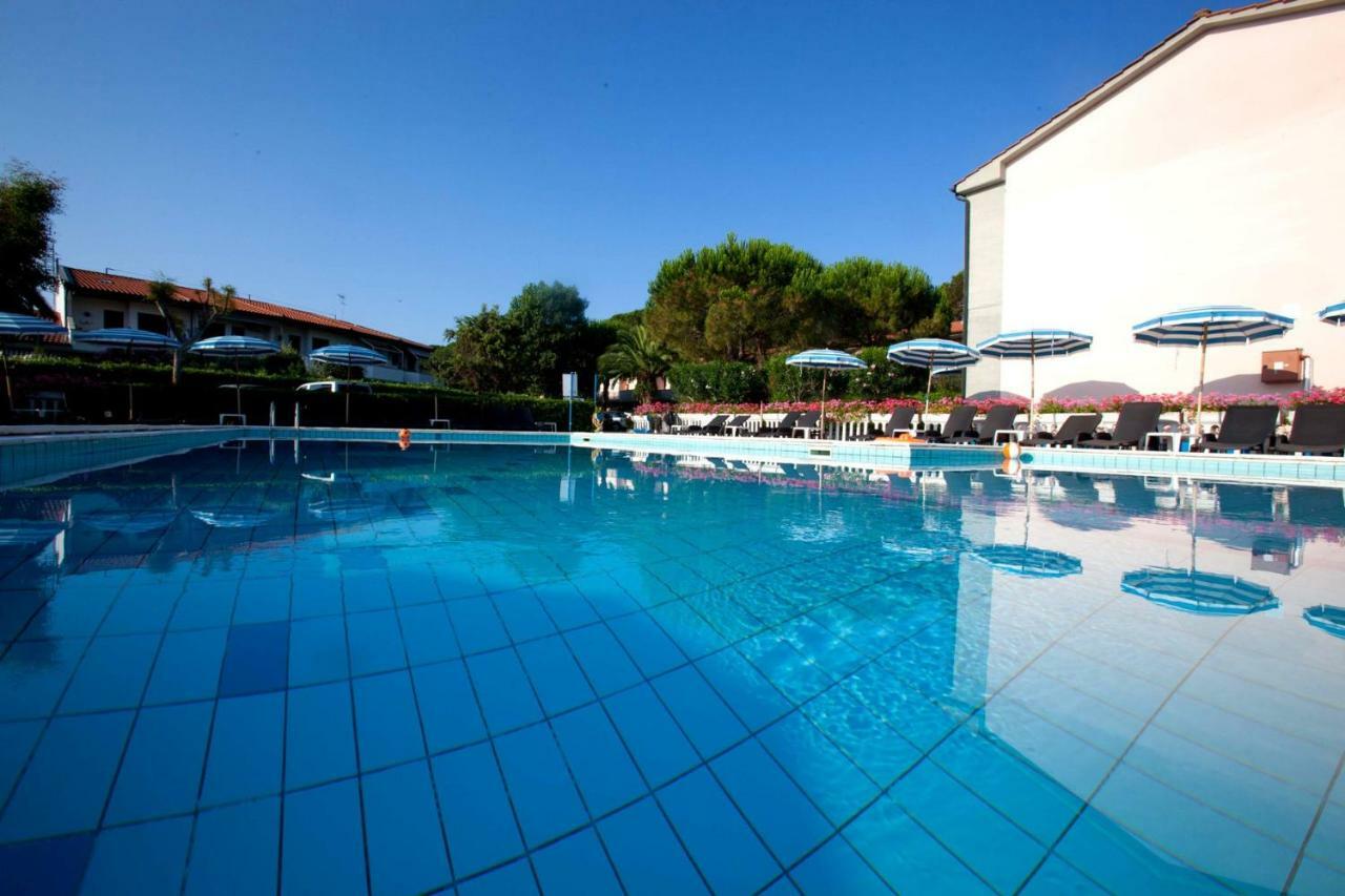 ואדה Oleandri Suite Hotel מראה חיצוני תמונה